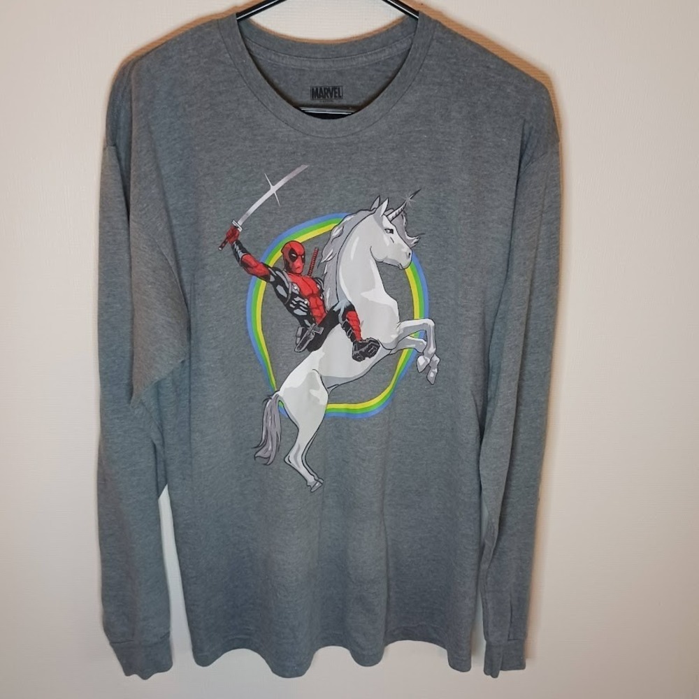 Deadpool Marvel Large Long Sleeve T-Shirt Gray Deadpool Riding Unicorn Funny